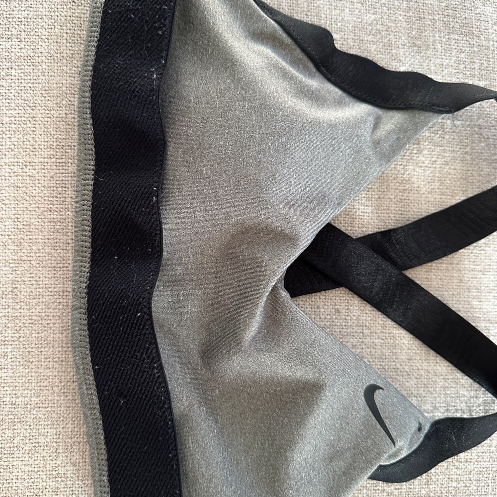 Nike Dri Fit Sports Bra   Size Medium. Light support. - Picture 5 of 6